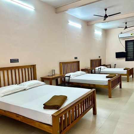 Sri Udupi Hotel Thiruvananthapuram Exterior photo