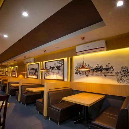 Sri Udupi Hotel Thiruvananthapuram Exterior photo