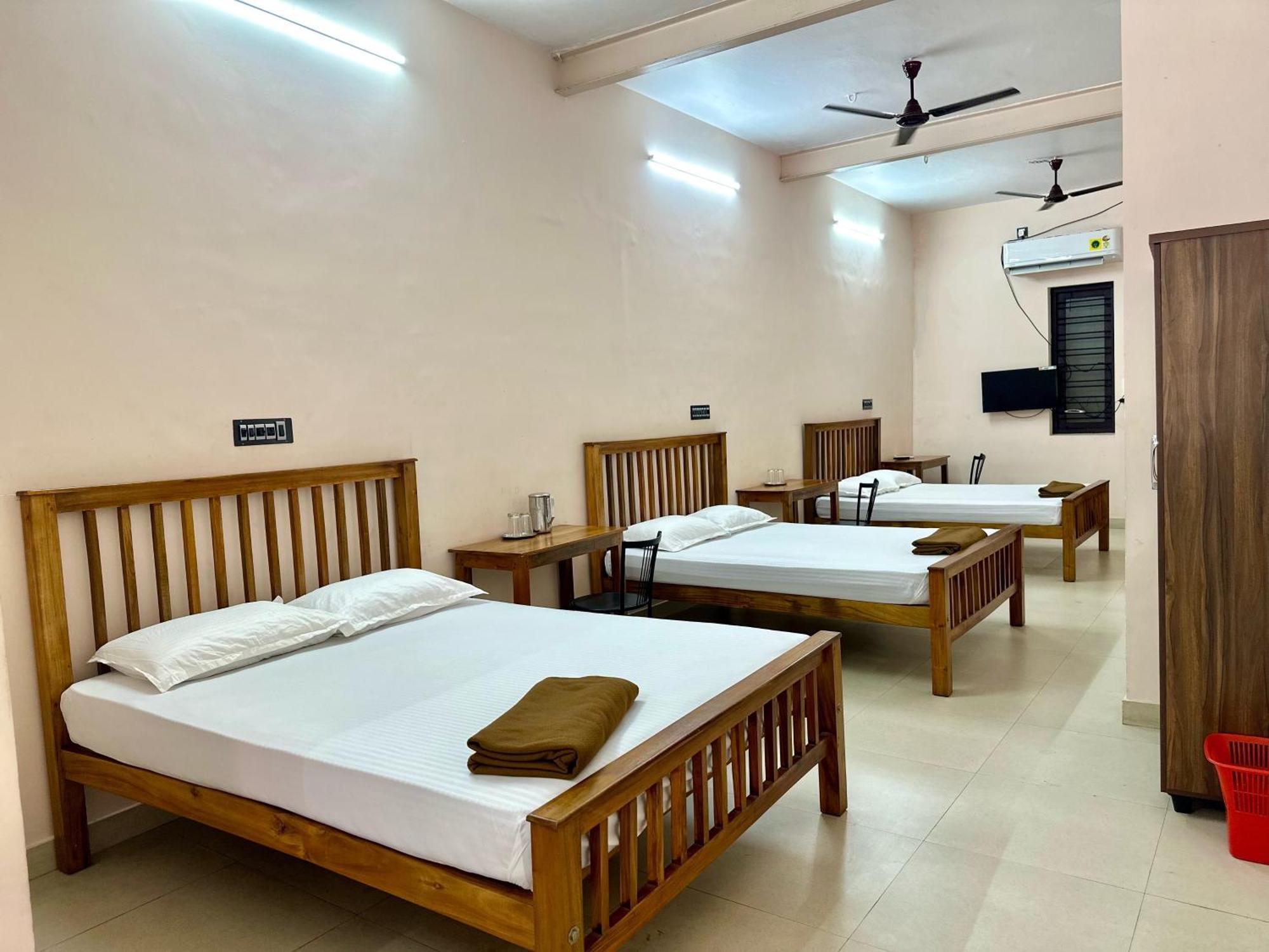 Sri Udupi Hotel Thiruvananthapuram Exterior photo