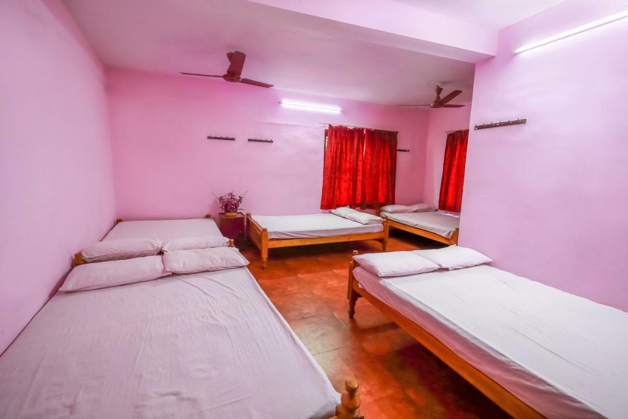 Sri Udupi Hotel Thiruvananthapuram Exterior photo